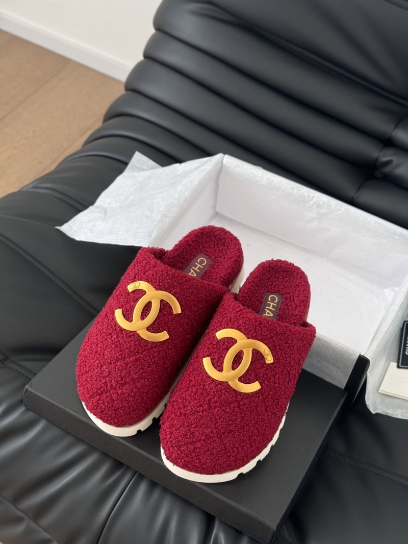 Ch**el slippers